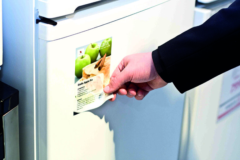 Produktbild von Weihnachtsmann Kommt Durch Die Wand Aufkleber - 3D Aufkleber